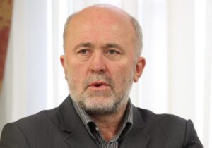 Simić: Za BiH bi bilo ljekovito da se skloni nelegitimni Šmit, a ne Dodik