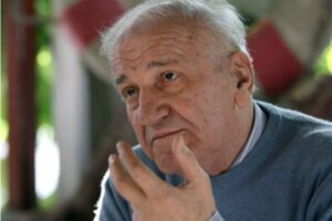 “DANI SRBIJE U REPUBLICI SRPSKOJ”: Izložba “Bata u 90 slika” u Istočnom Novom Sarajevu