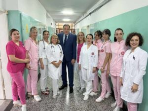 BOLNICI U TREBINJU URUČEN TRANSPORTNI INKUBATOR Dodik: Nastavak ulaganja u zdravstveni sektor Srpske