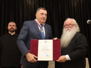 Dodiku uručen Zlatni orden Svetog sveštenomučenika Petra-mitropolita sarajevskog i dabrobosanskog