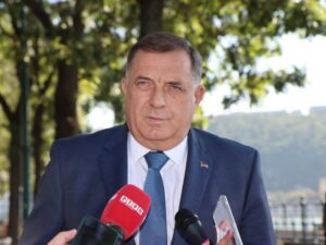 Dodik: S dubokim poštovanjem i pijetetom prisjećamo se svih palih boraca Republike Srpske
