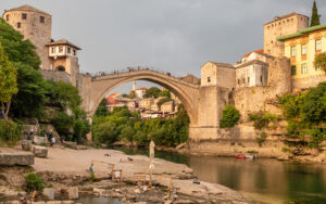 Sankcionisati napadаče na srpsku djecu u Mostaru