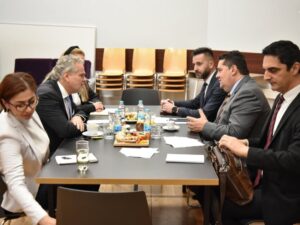 STEVANDIĆ PONUDIO KOMPROMIS: “Kancelarija visokog predstavnika da pređe u kancelariju EU”