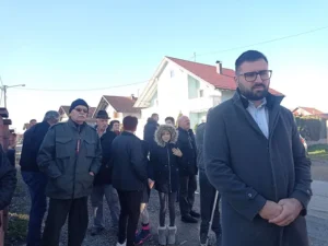 HAOS U KULJANIMA: Mještani obustavili saobraćaj zbog nemara Gradske uprave