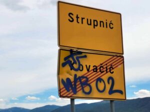 Policija u FBiH nemoćna da otkrije vandale koji uništavaju saobraćajne znakove na ćirilici