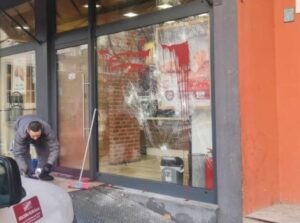 Razbijen izlog pekare Manja u Sarajevu