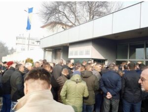 Ponovo okupljanje pred Sudom BiH – velika podrška predsjedniku Srpske