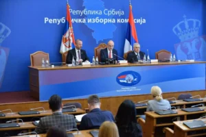 Protesti u Beogradu prerasli u nasilje, pronađeni noževi i motke