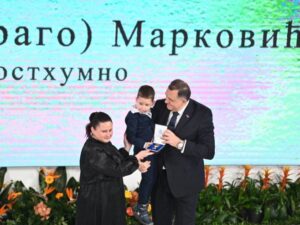 Trenutak sa dodjele priznanja, koji je mnoge oči napunio suzama (FOTO/VIDEO)