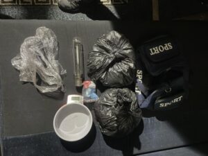 Akcija “Nišan” – pronađena opojna droga, improvizovana laboratorija i oružje (FOTO)