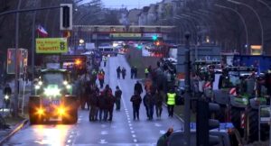 Kolaps u Berlinu: Poljoprivrednici ispred Brandenburške kapije