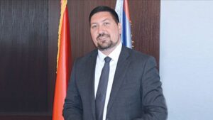 Na svečanom prijemu: Predsjednik opštine u Srbiji poklonio djeci med za potenciju