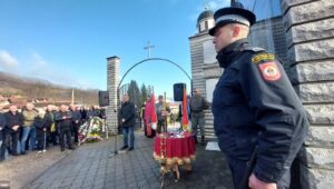 NAJMLAĐA ŽRTVA PETOGODIŠJI ALEKSANDAR DIMITRIJEVIĆ: U Skelanima služen parastos za ubijene Srbe