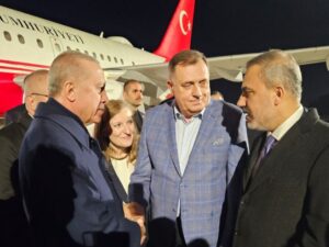 Dodik sa Erdoganom na aerodromu u Antaliji (VIDEO)