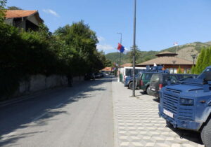 NASTAVLJA SE TEROR ALBANACA: Srpskim dječacima prijetili nožem, tražili im da skandiraju Hašimu Tačiju