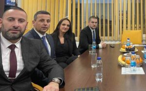 POBUNA U KLUBU LISTE ZA PRAVDU I RED – Vukanoviću gdje su pare?