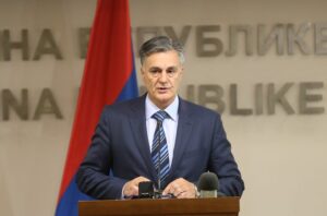 Karan: Rezoluciju o Srebrenici treba nazvati antisrpska rezolucija