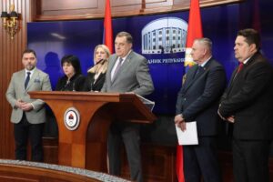 Dodik: Povećati plate administraciji u pravosuđu, a smanjiti sudijama