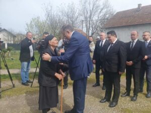 Dodik posjetio majku-heroja Milju Zečević, na kućnom pragu јој ubijena tri sina