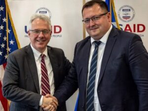 Vidić sa Marfijem potpisuje ugovor o partnerstvu, a SDS-u zbog američkih sankcija blokiran račun