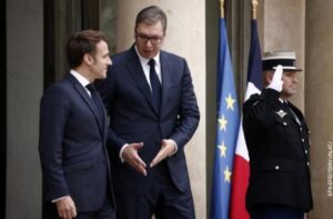 Vučić u Parizu sa Makronom, na stolu 14 tema