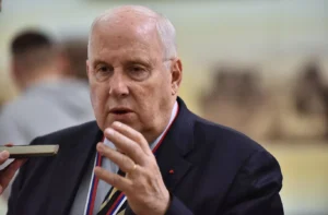 Žak Ogar: Umjesto što poziva u rat protiv Rusije Francuska treba da izađe iz NATO