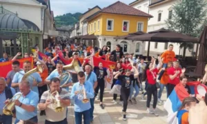 Maturanti širom Srpske od danas slave: Ulice uljepšali pjesmom i mladošću VIDEO