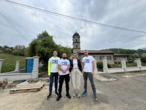 HUMAN GEST SUGRAĐANA: Pješke krenuli na Ostrog kako bi pomogli Sergeju Stuparu
