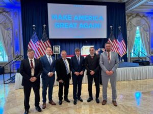 Tramp u svojoj vili ugostio najuglednije Srbe u Americi, pa im poručio: “Stojim iza Srba, vi ste hrabri borci”