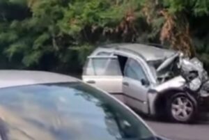 Teška nesreća u Srbiji: U sudaru poginuo vozač, više od 30 povrijeđenih (VIDEO)