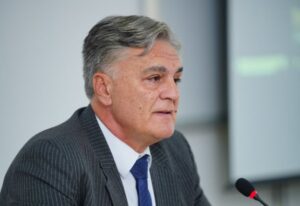 Karan: Šmit preko žrtava pere ruke države iz koje dolazi; Rezolucija neće donijeti ništa dobro BiH