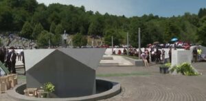 Ne žele suživot: Memorijalni centar ne dozvoljava Vladi da položi cvijeće u Srebrenici!