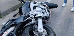 Povrijeđena dvojica policajaca, jedan udaren motorom