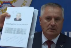 Višković: Živi ljudi upisani u Potočarima – čovjek živi pored svog spomenika (VIDEO)