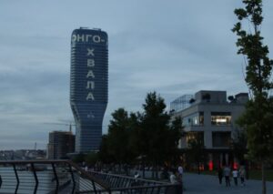Na kuli “Beograd” ispisano 106 država koje nisu glasale za rezoluciju o Srebrenici