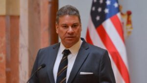 Eskobar smijenjen ili odlazi u „redovnoj rotaciji“?