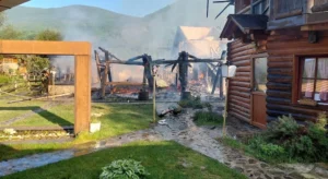 U požaru izgorjeli restoran ”Komuna” i apartmani, nema povrijeđenih VIDEO