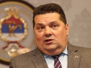 Stevandić: Neodgovorna “trojka” zalutala u vlastitom političkom lavirintu