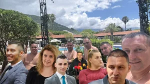Stanivukovićeva lista poslušnika na odmoru u Budvi u all-inclusive hotelu! Pročitajte spisak “radnika” FOTO
