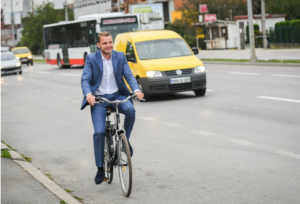 Stanivuković stalak za bicikle platio 20.000 KM