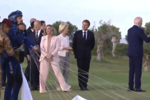 Bajdenovo ponašanje ponovo zabrinjava: “Poprilično pogubljen” odlutao na samitu G7 VIDEO