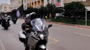 Noćni vukovi prodefilovali Banjalukom, na motorima nosili zastave sa likom nastradalog dječaka