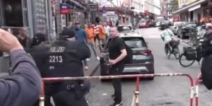 Objavljen snimak iz Njemačke: Ljudi panično bježe, policija puca u napadača