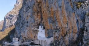Nekima ništa nije sveto: Žena ukrala novac i nakit iz manastira Ostrog