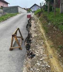 TRALJAVO: Ulica u Motikama nakon asfaltiranja izdržala samo 6 mjeseci (FOTO/VIDEO)