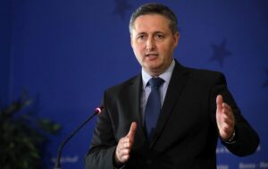 Diplomatija u BiH ne postoji, „lažni car“ Denis Bećirović glavni krivac za rasturanje Bosne