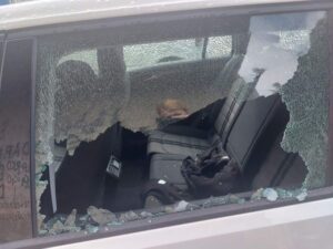 INCIDENT U BERANAMA: Službeniku SPC demoliran automobil ispred zgrade u centru grada