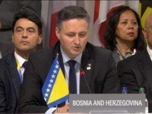 SKANDAL: Bećirović umjesto u zvaničnom dijelu samita u Švajcarskoj, govor održao u sali za medije?