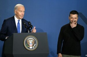 Bajden nastavlja da niže lapsuse: Pomiješao Zelenskog i Putina, Kamalu Haris i Trampa