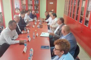 Svesrpska podrška Vučiću za načelnika Srebrenice – poziv nezavisnom kandidatu da se povuče (VIDEO)
